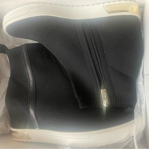 DKNY Cali - wedge sneaker w/Gold embellishments